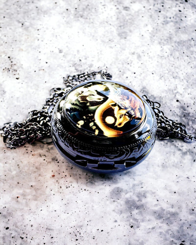 Ceas de buzunar "Mystic Wolves" cu opțiune de personalizare prin gravură