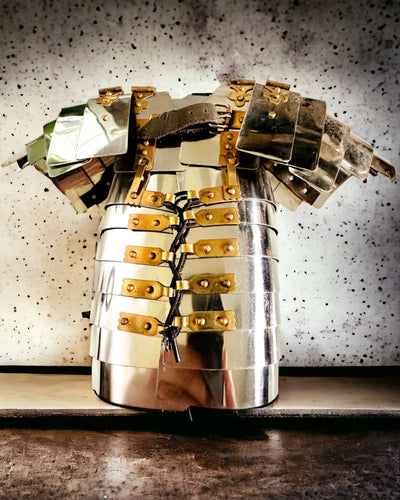 Armura Războinicului Urban - Lucrată Manual, Posibilitate de Gravare, Înălțime Aproximativ 40 cm