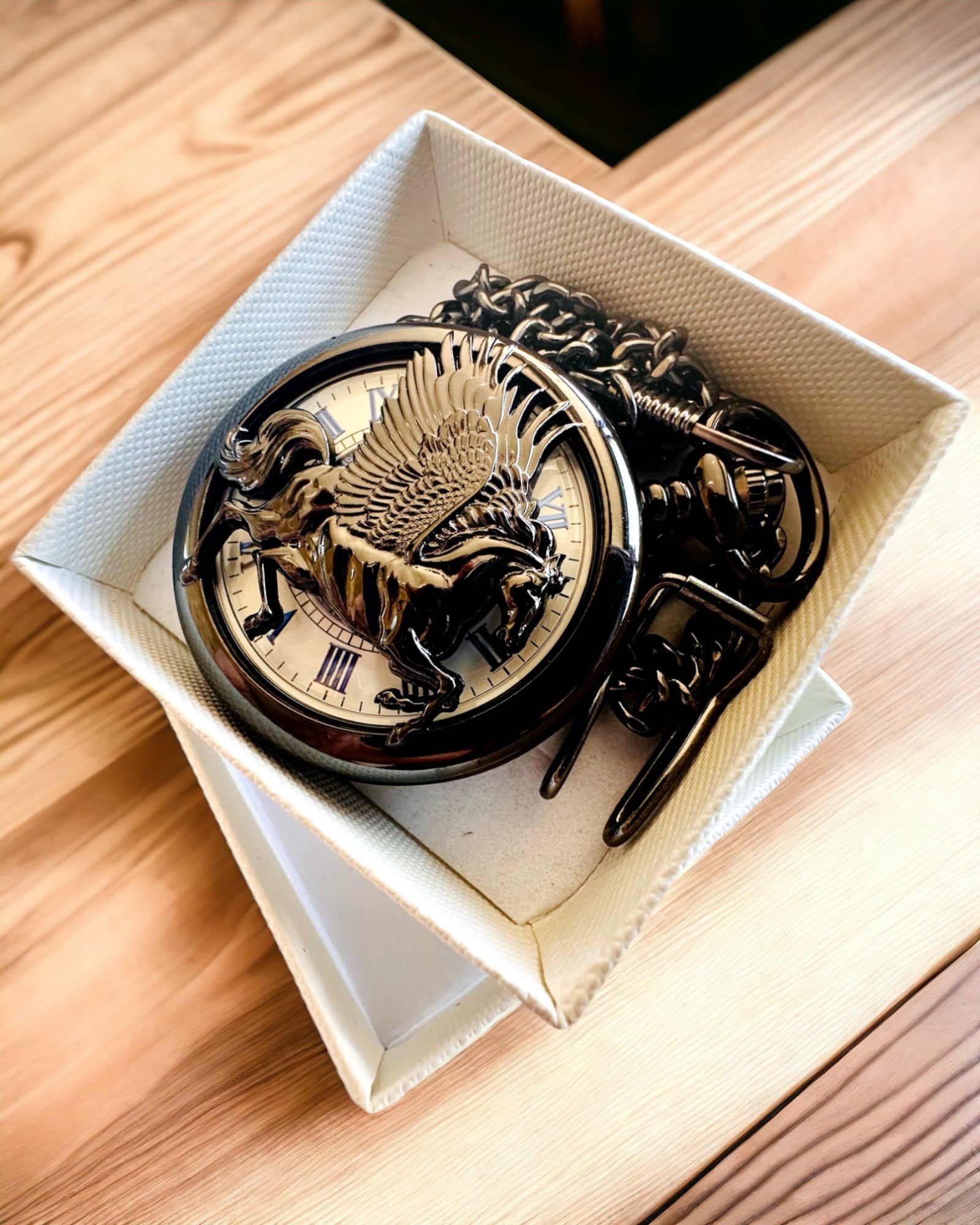 Ceas de buzunar "Equus Tempus" - Negru cu motiv de cal, posibilitate de personalizare cu gravură - cadran alb