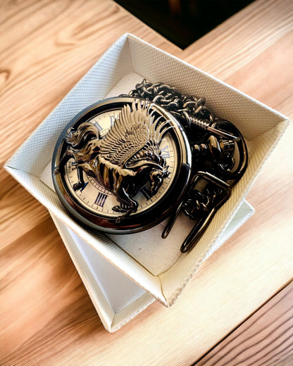 Ceas de buzunar "Equus Tempus" - Negru cu motiv de cal, posibilitate de personalizare cu gravură - cadran alb