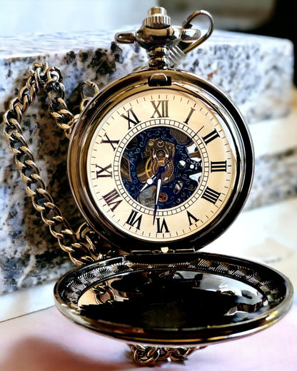 Ceas de buzunar "Equus Tempus" - Negru cu motiv de cal, posibilitate de personalizare cu gravură - cadran alb