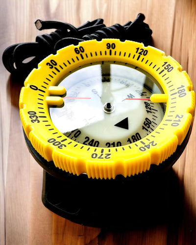 Compas de scufundare AquaGuide - compas rezistent la apă cu funcție de luminescență și curea flexibilă, posibilitate de personalizare