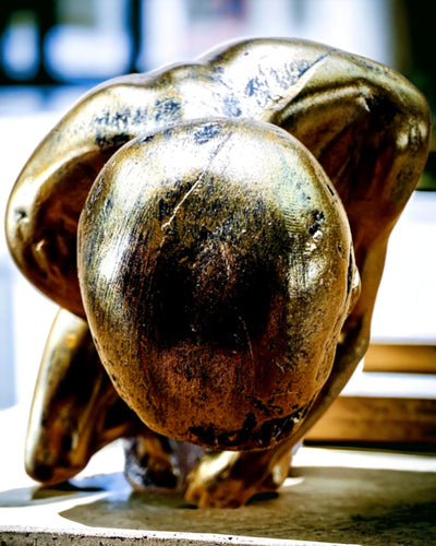 Gânditorul de Aur - Figurină din rășină, personalizare cu gravură