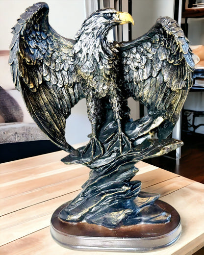 Statuetă Decorativă „Vulturul Zburător” – Simbol Majestuos al Forței și Libertății