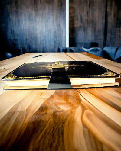 Notatnik Premium cu Lacăt cu Cod A5 - Stil Vintage cu Busolă, Design Japonez, Articole de Papetărie pentru Studenți și Afaceri. Personalizare cu Gravură