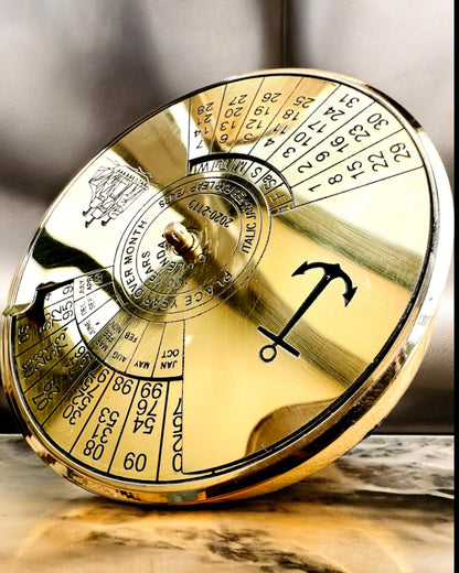 Kalendarium Wieczności „Morski Żagiel” – Calendar din Alamă de 100 de Ani - posibilă gravură pentru cadou