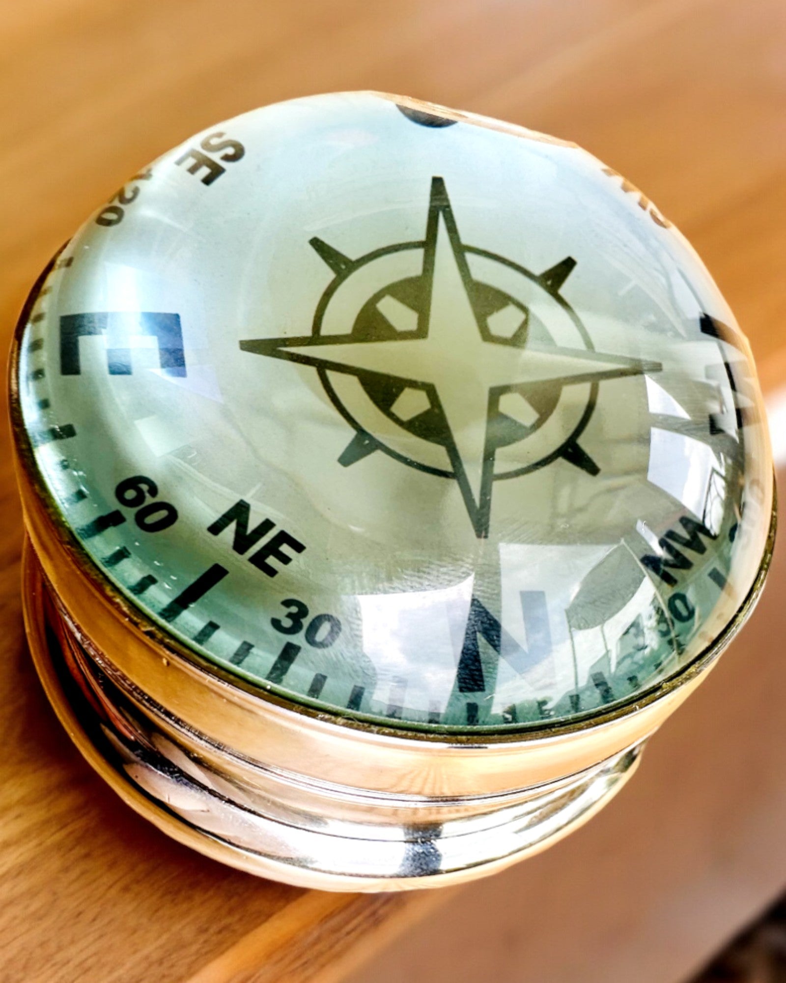 Bailey Compass Clock - Ceas Elegant cu Motiv de Busolă cu Posibilitate de Gravare