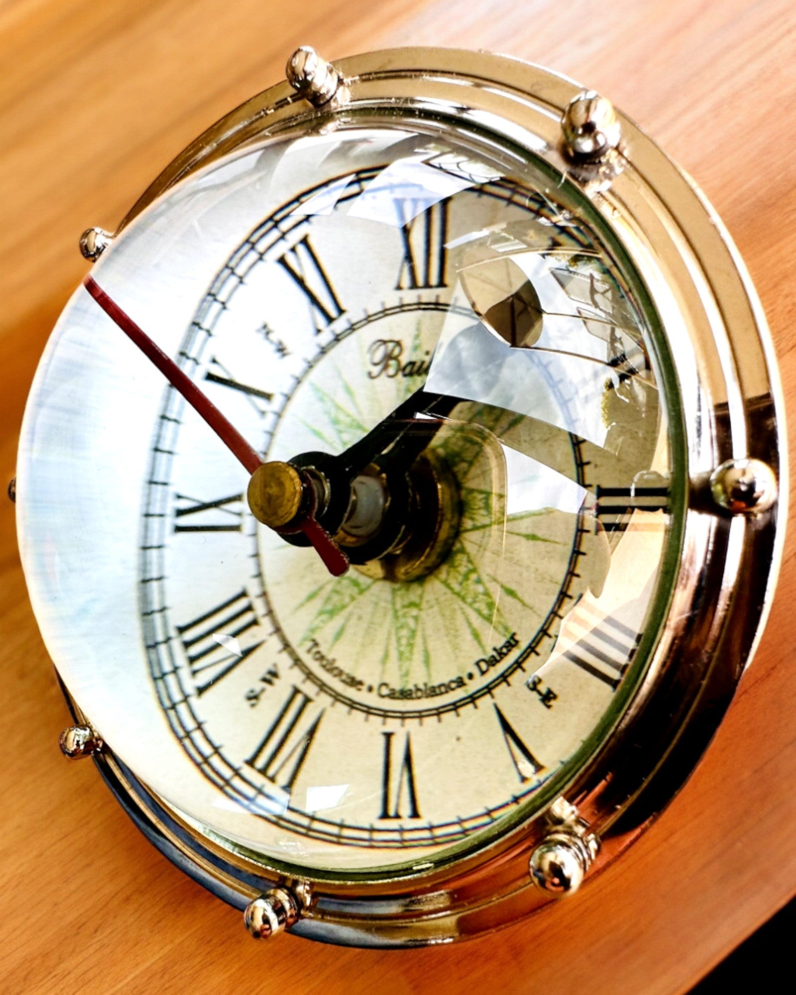 Bailey Compass Clock - Ceas Elegant cu Motiv de Busolă cu Posibilitate de Gravare