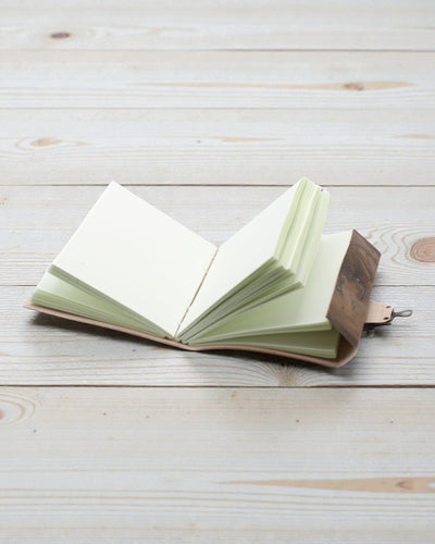 Caiet din piele „Dragonul, păzitorul legendelor” – reliefat manual 20 × 15 cm