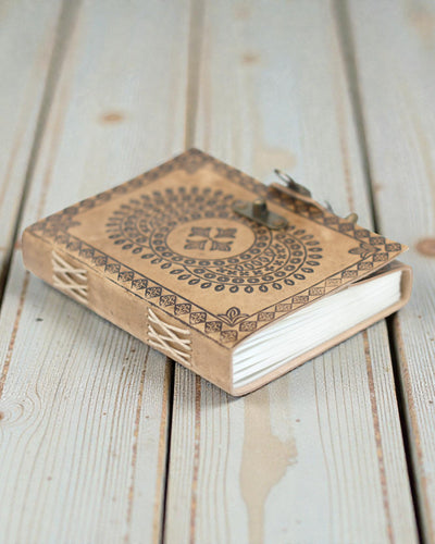 Mandala Harmonia – Caiet din piele cu mandală imprimată în relief