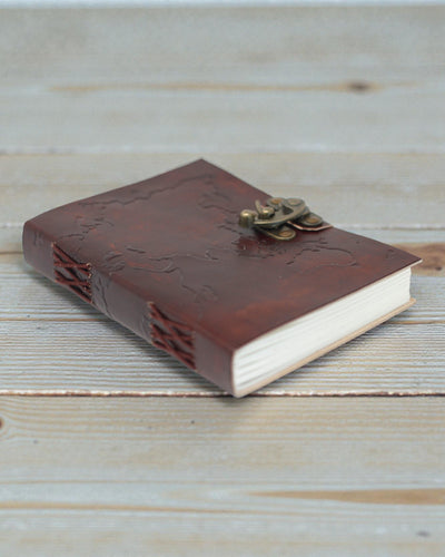 Terra Voyage – Skórzany Notatnik z Tłoczoną Mapą Świata