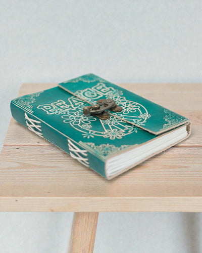 Caiet de notițe din piele turcoaz „Pace” cu fermoar – armonie și liniște (18 x 13 cm)