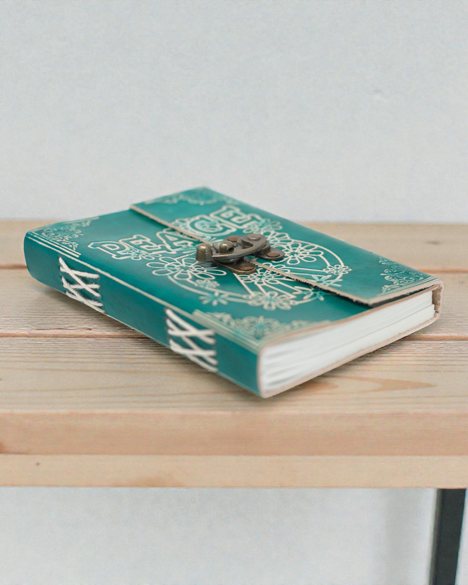 Caiet de notițe din piele turcoaz „Pace” cu fermoar – armonie și liniște (18 x 13 cm)