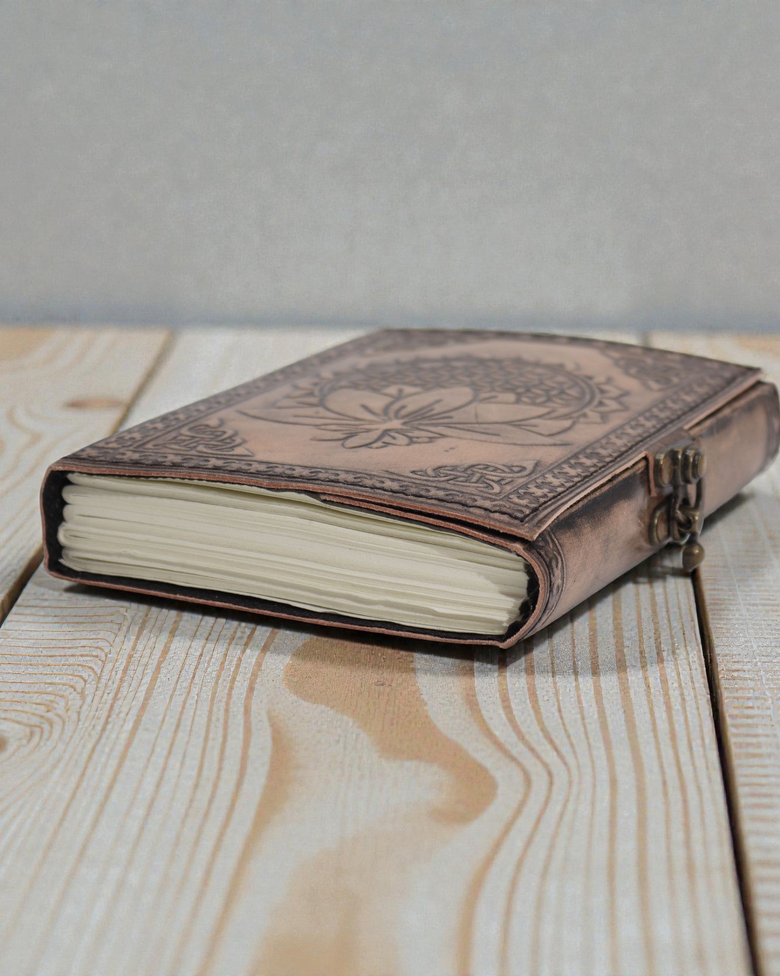 Caiet de notițe din piele Lotus Mandala Seninătate – jurnal ezoteric 17,5 × 12,5 cm