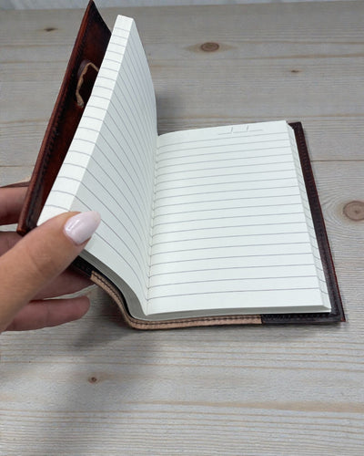 Vita Arboris – Carnet mic din piele „Arborele Vieții” cu piatră verde