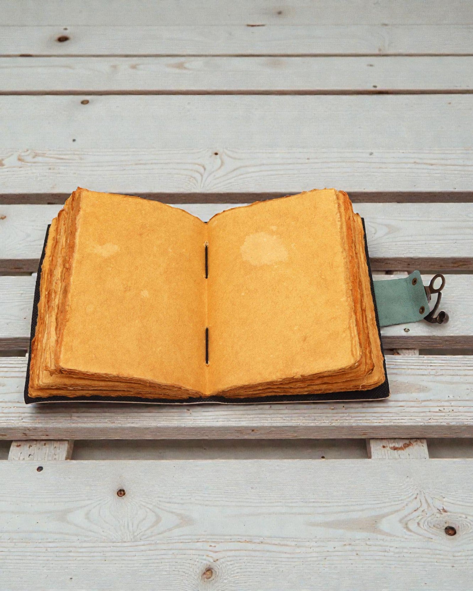 Caiet din piele „Buddha și 7 chakre” – jurnal de atenție conștientă 13 × 18 cm