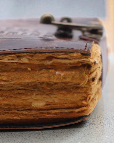 Antiqua Stories – carnet din piele cu file cu aspect învechit 15 × 10 cm, Însemnările poveștilor nespuse