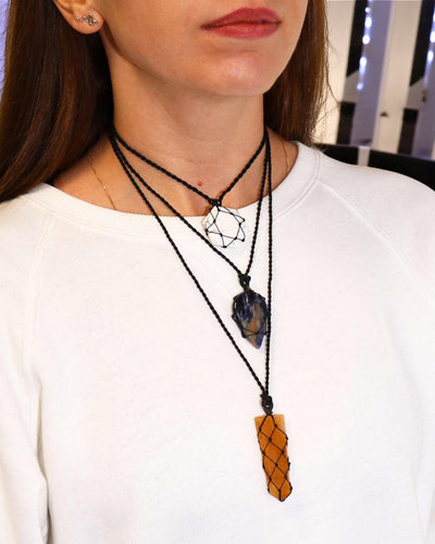 Echilibru alb – Colier macramé cu howlit alb