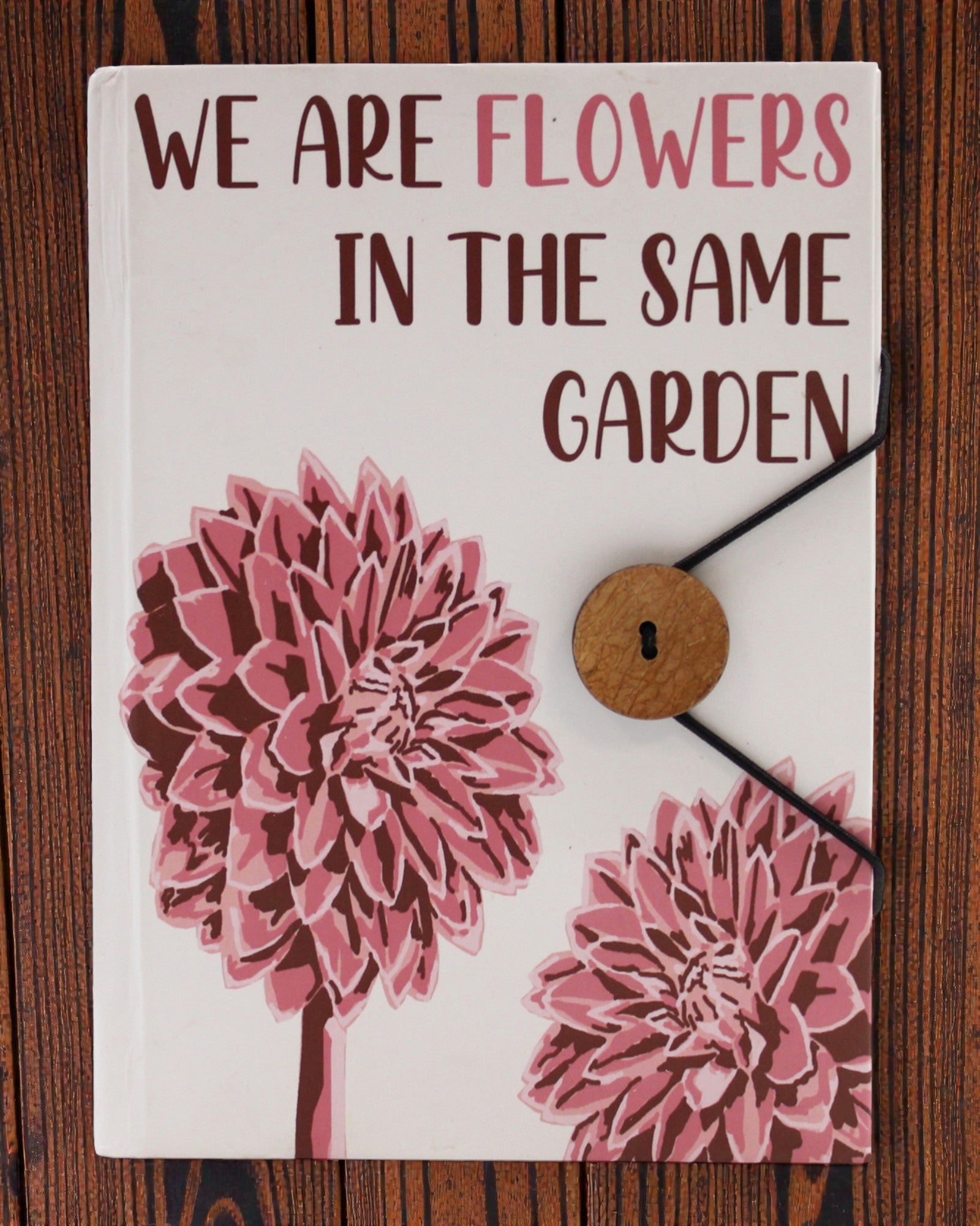 Flowers Together – carnet de notițe mic cu curea și nasture din cocos 18 × 12,5 cm, 200 de pagini