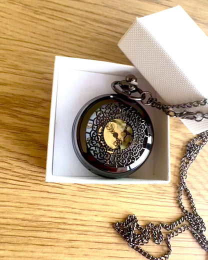 Ceas de buzunar negru „Midnight Elegance”, personalizare pentru cadou cu gravură