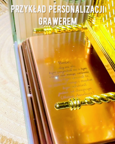 Replika Chivotului Legământului Aurită, Figurină Decorativă Chivot cu Suport de Cupru, Inspirație Ierusalim, 18x10x12 cm