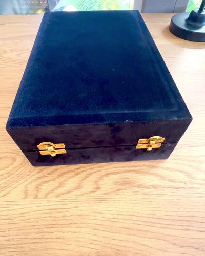 Set Mandala din Cupru – Sticlă 1L + 2 Căni în Etui, posibilitate de personalizare cu gravură pentru cadou