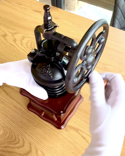 Râșniță de cafea retro „Vintage Café” 27 cm înălțime, cu posibilitatea personalizării prin gravură pentru cadou