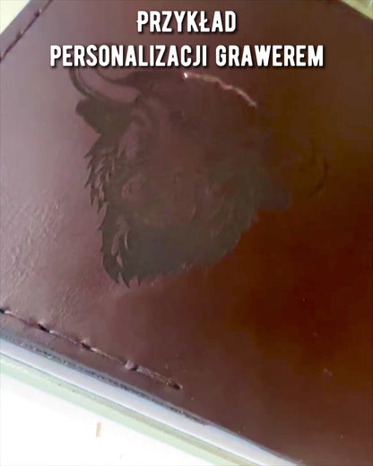 Etui „Călătorului” - Ambalaj din piele pentru pașaport, personalizare cu gravură - 2 variante de culoare