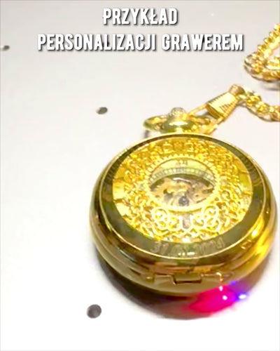 Ceas de buzunar retro sculptat cu mecanism de înfășurare manuală, culoare aurie cu scară romană și cadran luminos, stil vintage