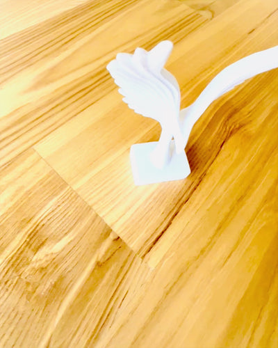 Elegancka Figurka Skrzydeł Aniołów 15 cm wysokości – "Skrzydlaci Strażnicy", możliwość personalizacji grawerem na prezent, personalizcja, 2 warianty kolorystyczne