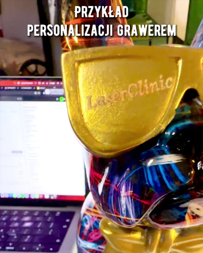 Bulldog Colorat cu Ochelari - Decorațiune Interioară Unică, figurină decorativă pentru cadou, personalizare cu gravură