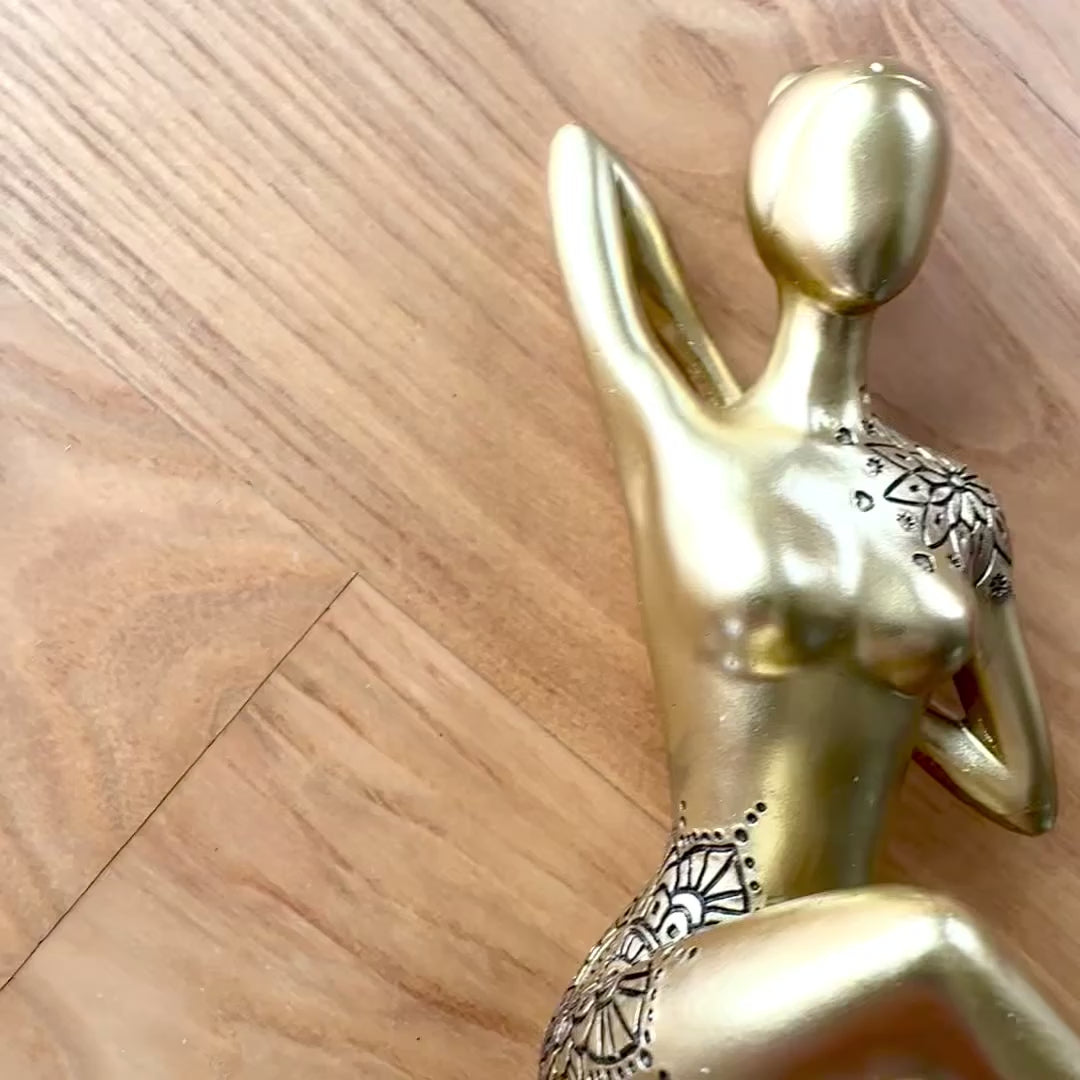 Figurină decorativă aurie Yoga, cu posibilitate de personalizare prin gravură