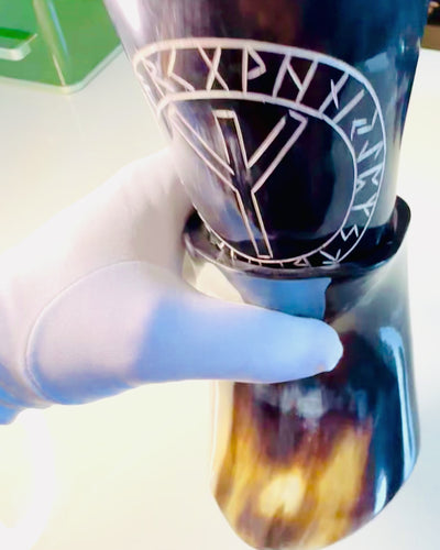 Cana din Corn "Viking Valor" - Gravură Manuală, Calitate Premium - 4 variante disponibile