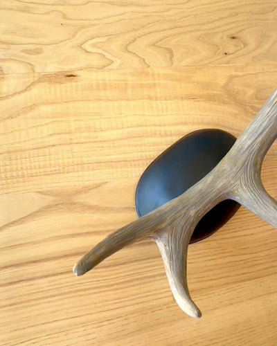 Suport de Vin "Cerb" cu Coarne cu Opțiune de Gravare pentru cadou