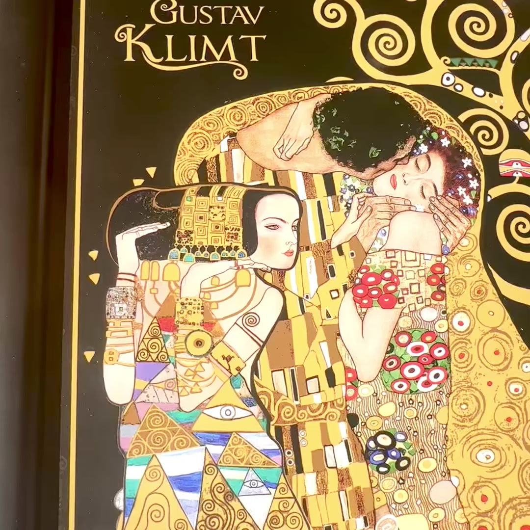 Suport pentru laptop G. Klimt, Colaj (CARMANI) cu posibilitate de personalizare prin gravură, ideal pentru cadou, dimensiuni 30.5x40.5cm, elegant și comod pentru lucrul pe genunchi