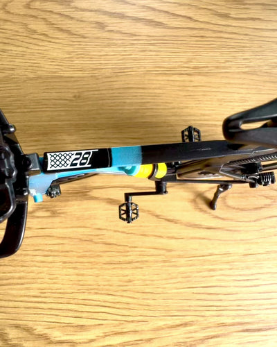 Model miniatural de bicicletă de triatlon „SpeedStorm 1.2” personalizare cu gravură pentru cadou