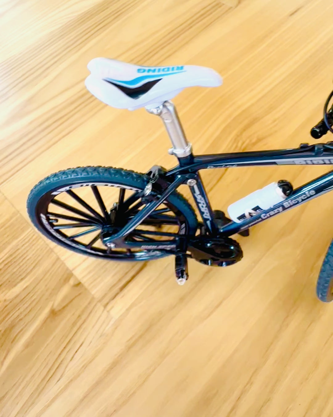 Model Miniatural Metalic Bicicletă Roșie "SpeedMaster" personalizare cu gravură pentru cadou, 2 variante de culori