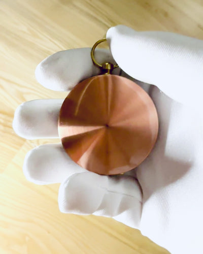 Busolă aur roz - navigațională în stil retro – instrument portabil și precis pentru determinarea direcției pentru călători și exploratori. Gravură, personalizare.