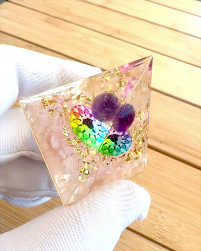 Piramidă Energetică orgonitică Piramida Energiei „Armonia Luminii” - Cristalină, pentru cadou