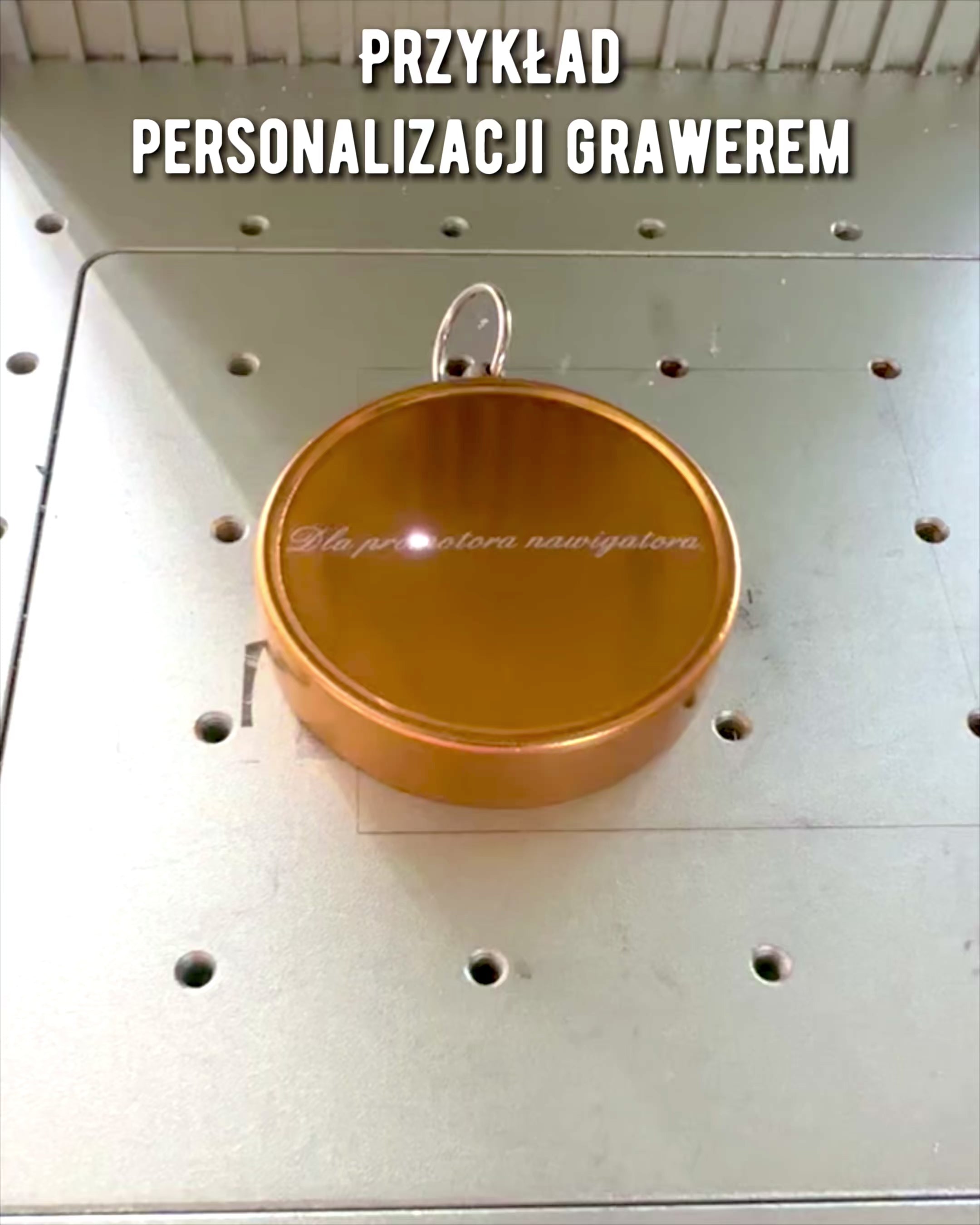 Busolă Compactă de Navigație cu Finisaj Metalic – Un Must-Have pentru Fiecare Călător, cu gravură
