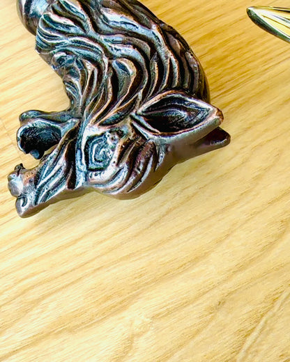 Baston de plimbare 'Wolf' - Lemn de Mango Indian cu Posibilitate de Gravare, maro cu model sculptat