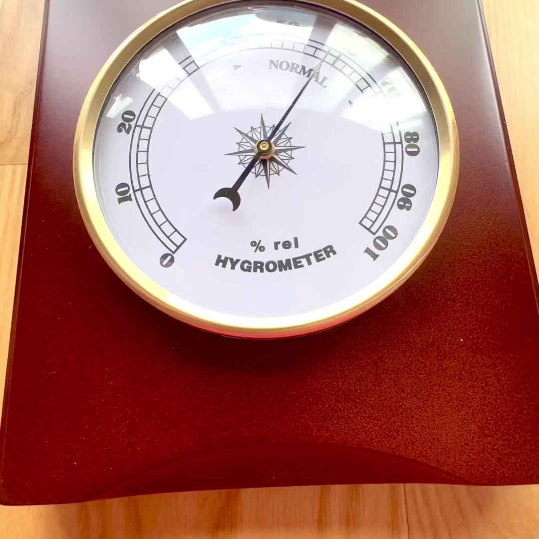 Stație meteo retro elegantă 36cm cu gravură – barometru, termometru, higrometru în carcasă din lemn