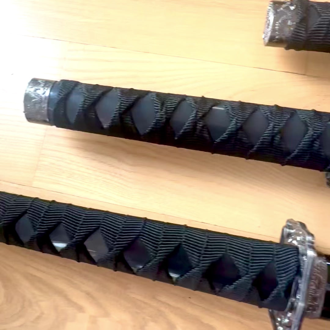 Set de 3 săbii de samurai pe suport cu posibilitate de personalizare prin gravură