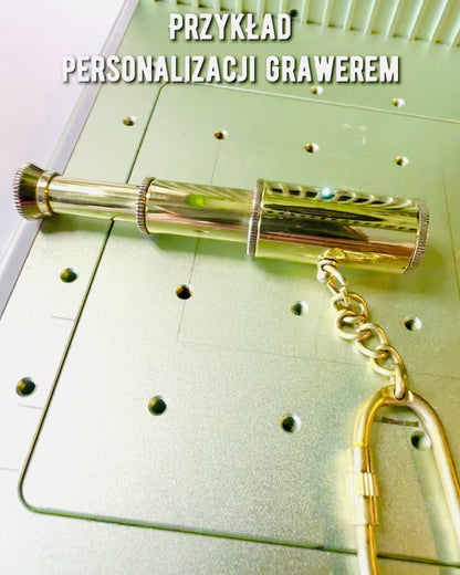 Lunetă de buzunar „Aventura de Aur” - breloc cu posibilitate de personalizare