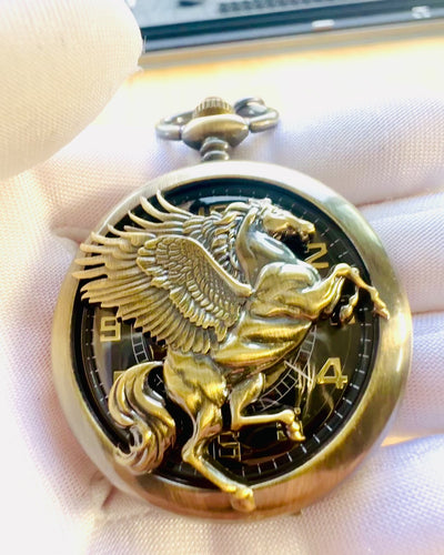 Ceas de buzunar "Equus Tempus" - Culoare: Cupru, cu motiv de cal, posibilitate de personalizare cu gravură