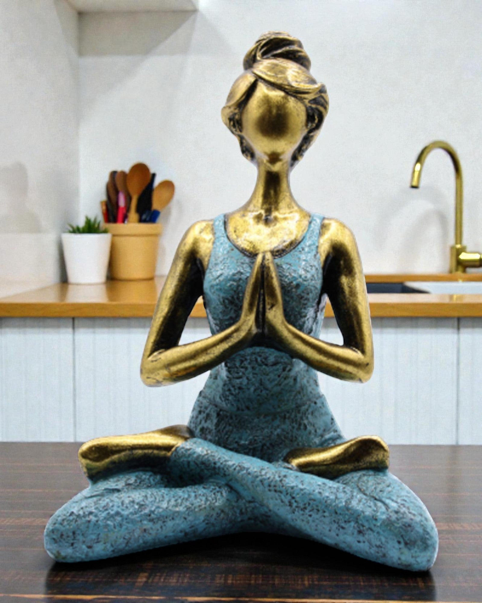 Figurină de femeie 24 cm – Yoga Energie auriu-turcoaz