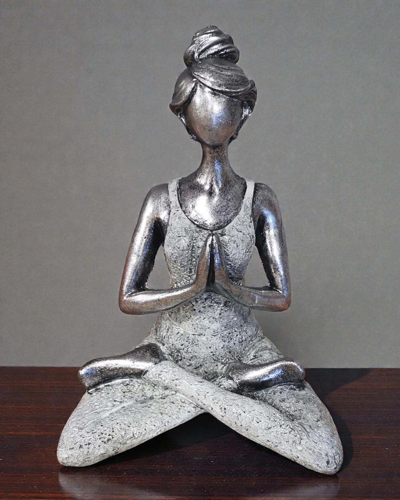 Statuetă Femeie 24 cm – Yoga Puritate Argintiu-Albă
