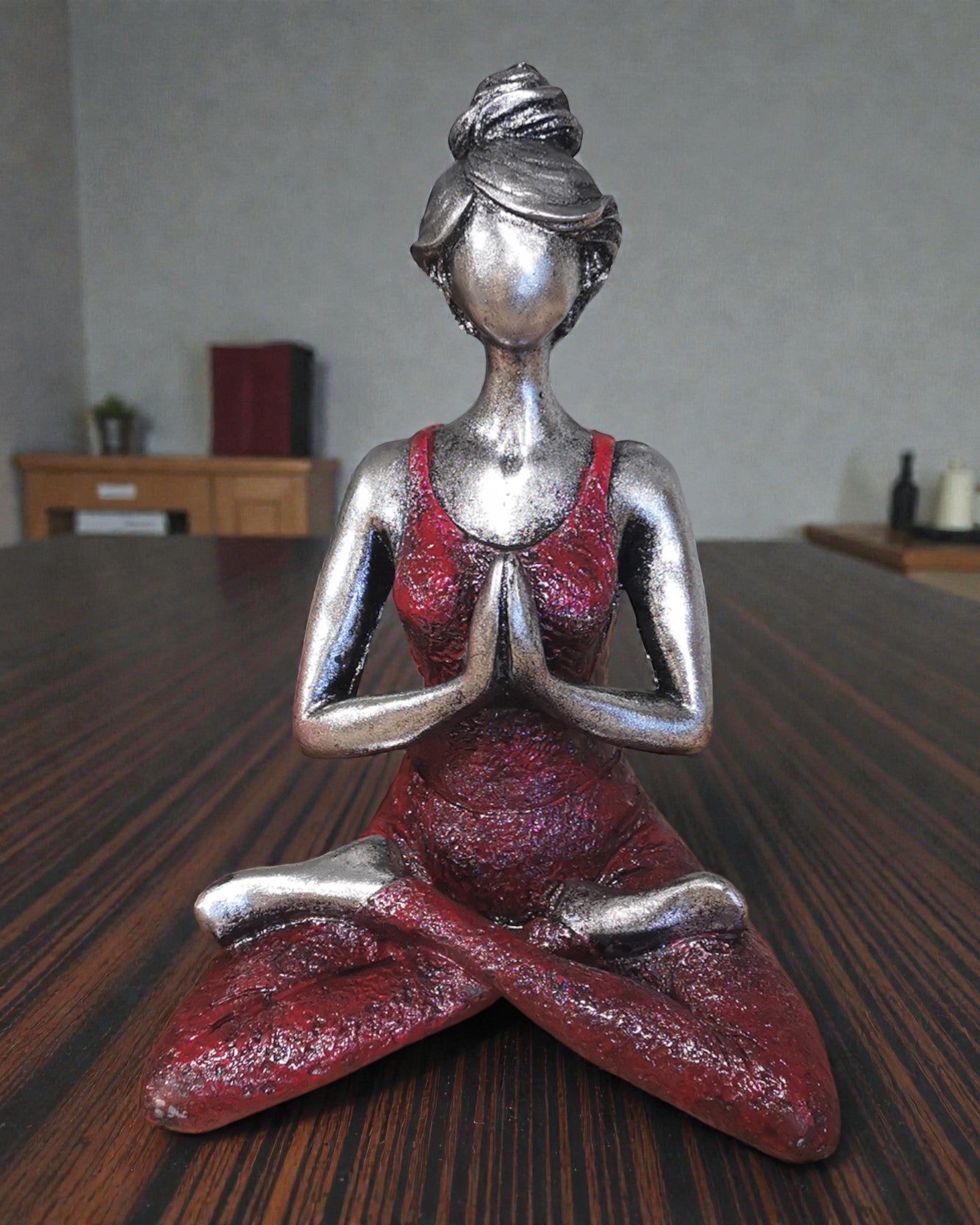 Figurină de femeie 24 cm – Yoga Armonie argintiu-bordo